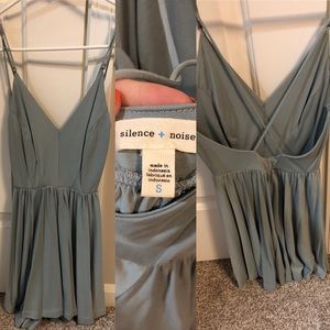 super cute romper!